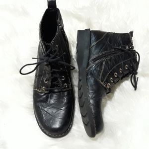 Clarks black leather lace up boots 7.5